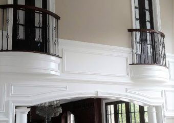 Tall ceilings with columns and an archway